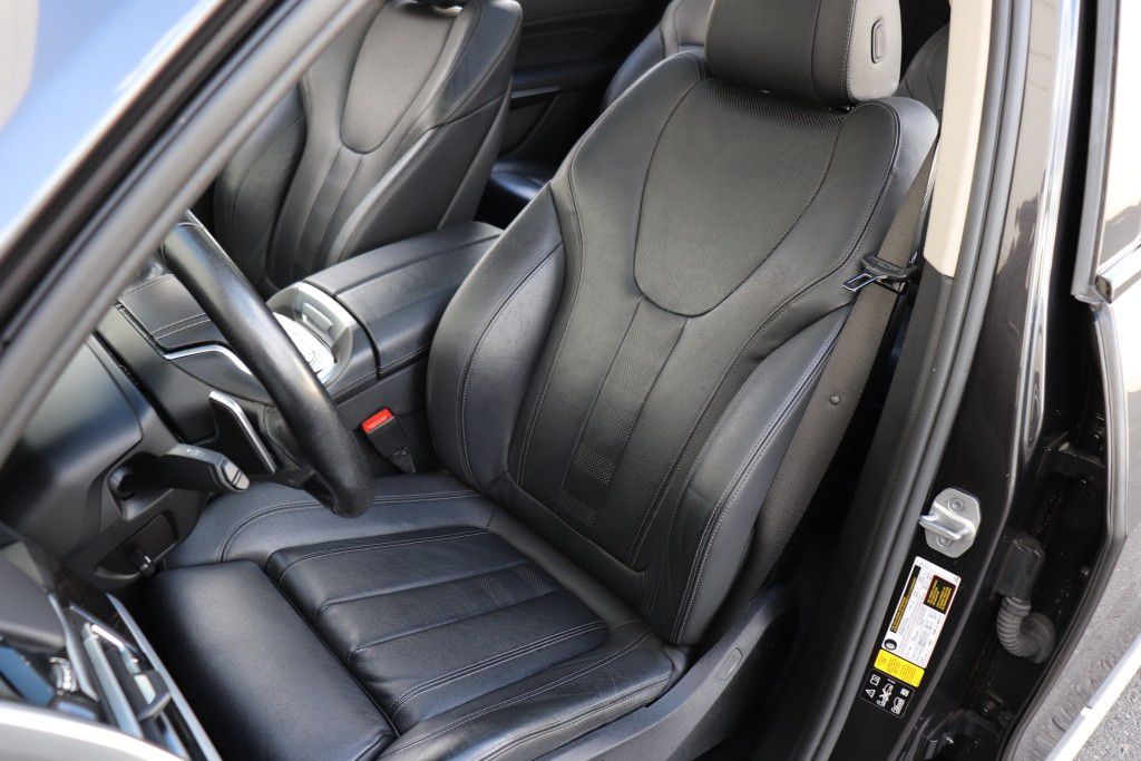Photo 18 of this BMW X7 XDRIVE40I