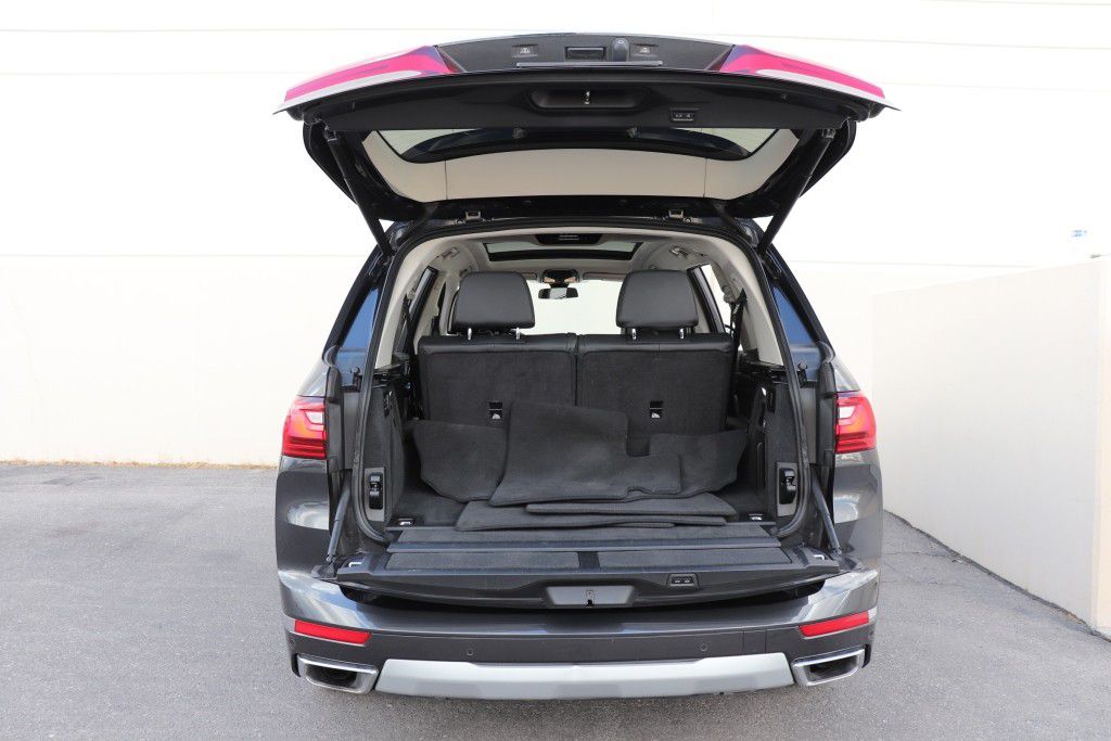 Photo 24 of this BMW X7 XDRIVE40I