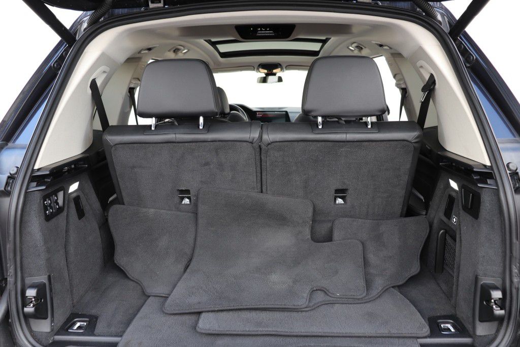 Photo 26 of this BMW X7 XDRIVE40I