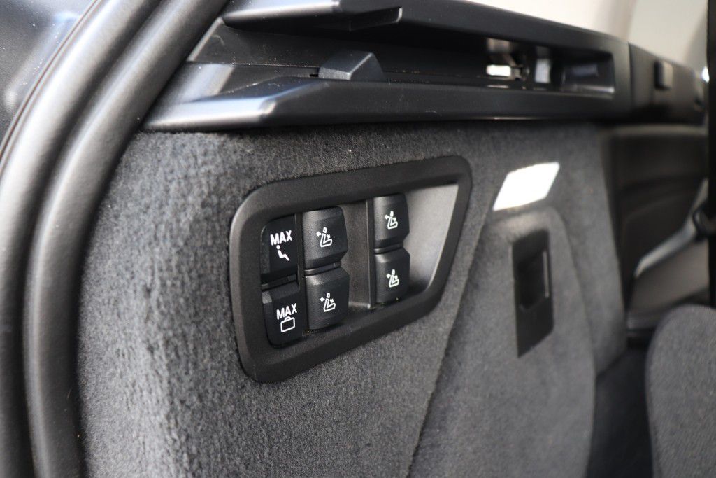 Photo 28 of this BMW X7 XDRIVE40I