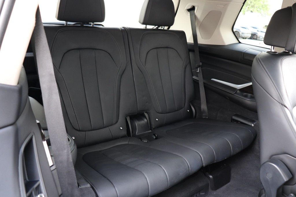 Photo 34 of this BMW X7 XDRIVE40I