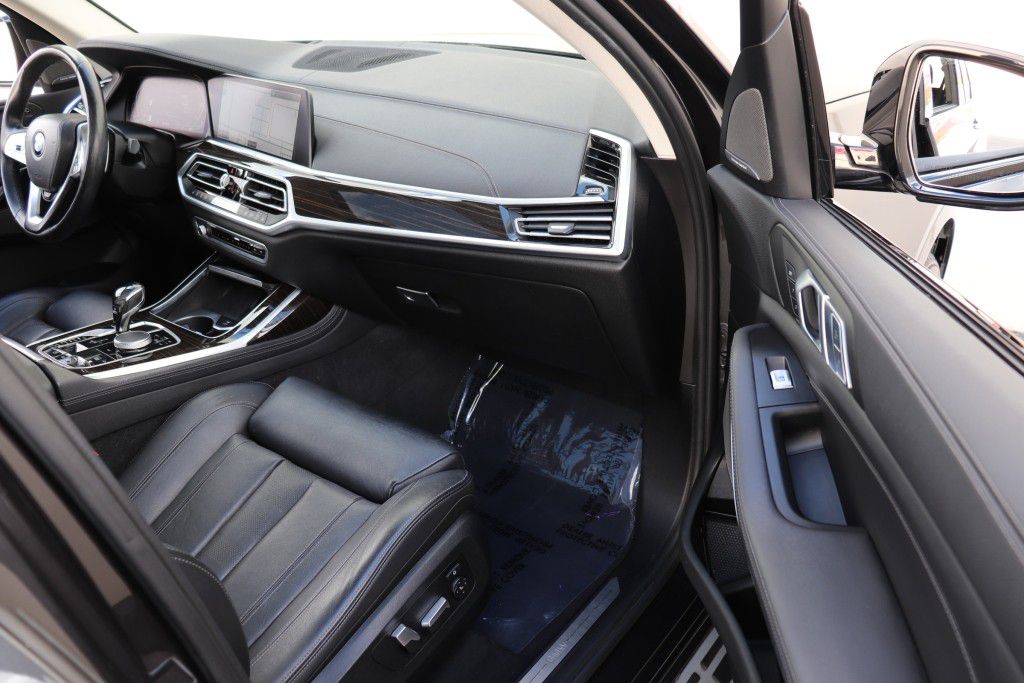Photo 35 of this BMW X7 XDRIVE40I