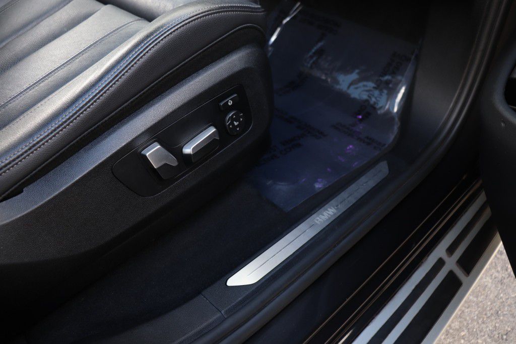 Photo 36 of this BMW X7 XDRIVE40I