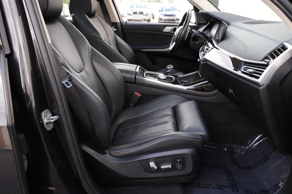 Photo 37 of this BMW X7 XDRIVE40I
