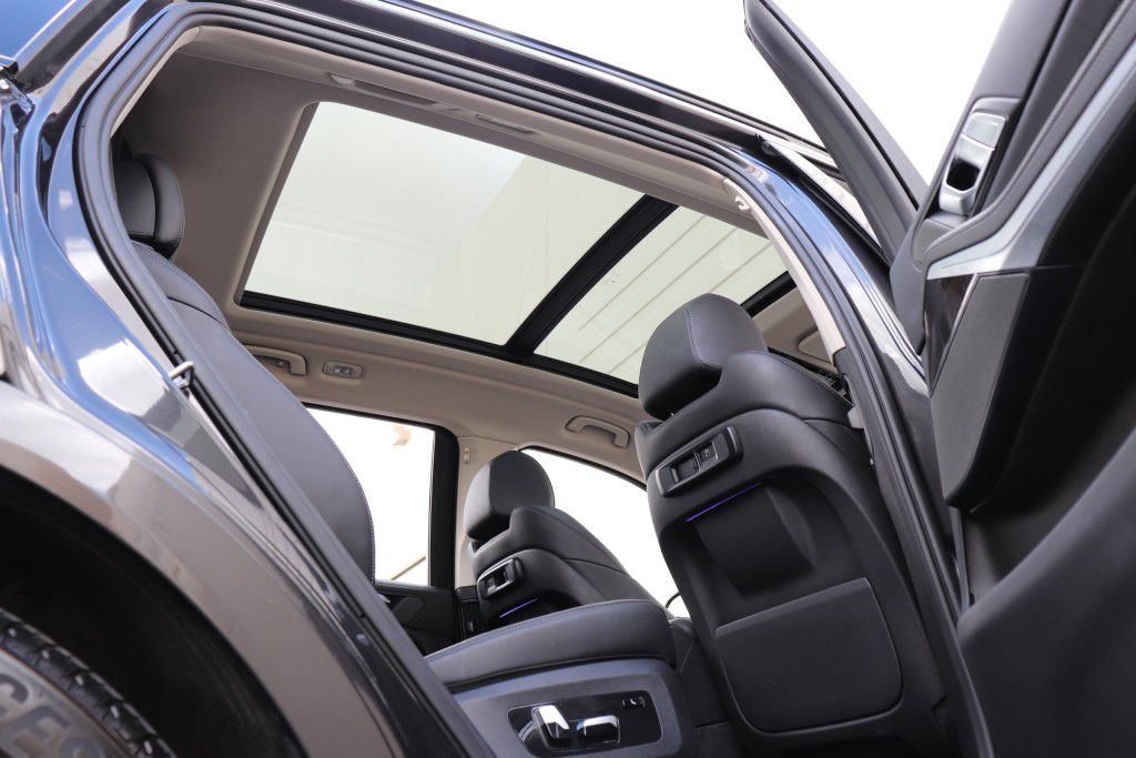 Photo 40 of this BMW X7 XDRIVE40I