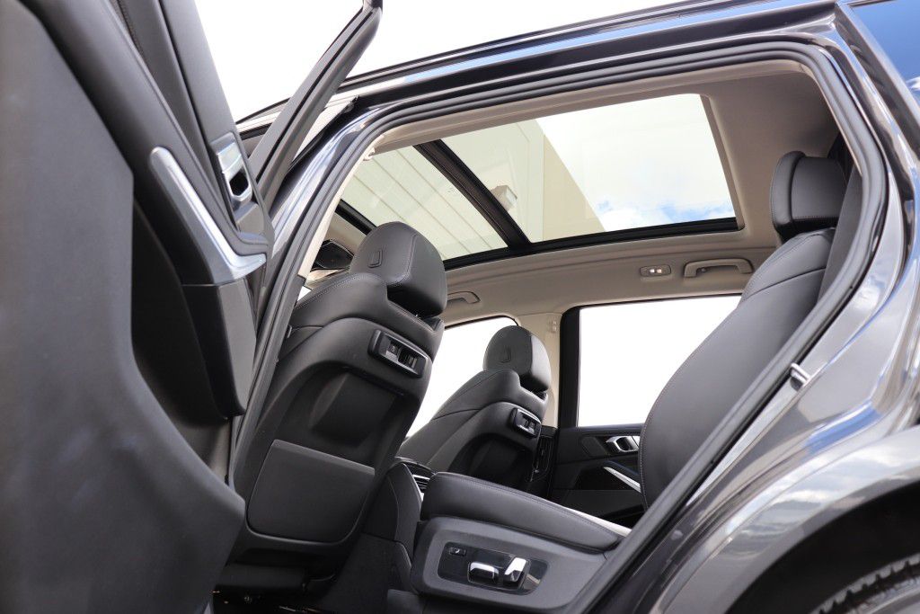Photo 41 of this BMW X7 XDRIVE40I