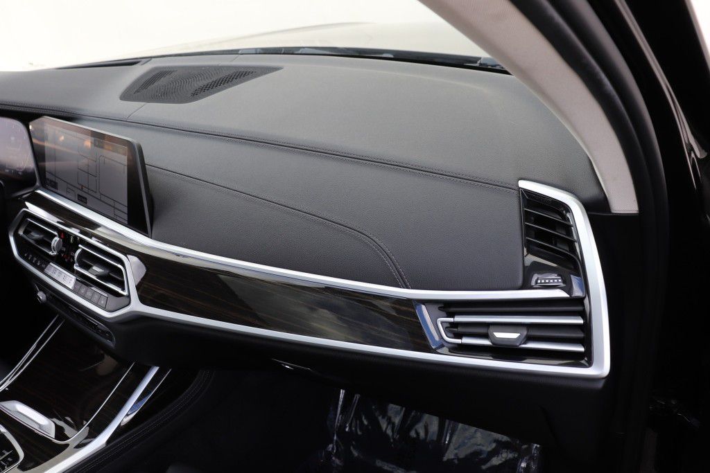 Photo 59 of this BMW X7 XDRIVE40I