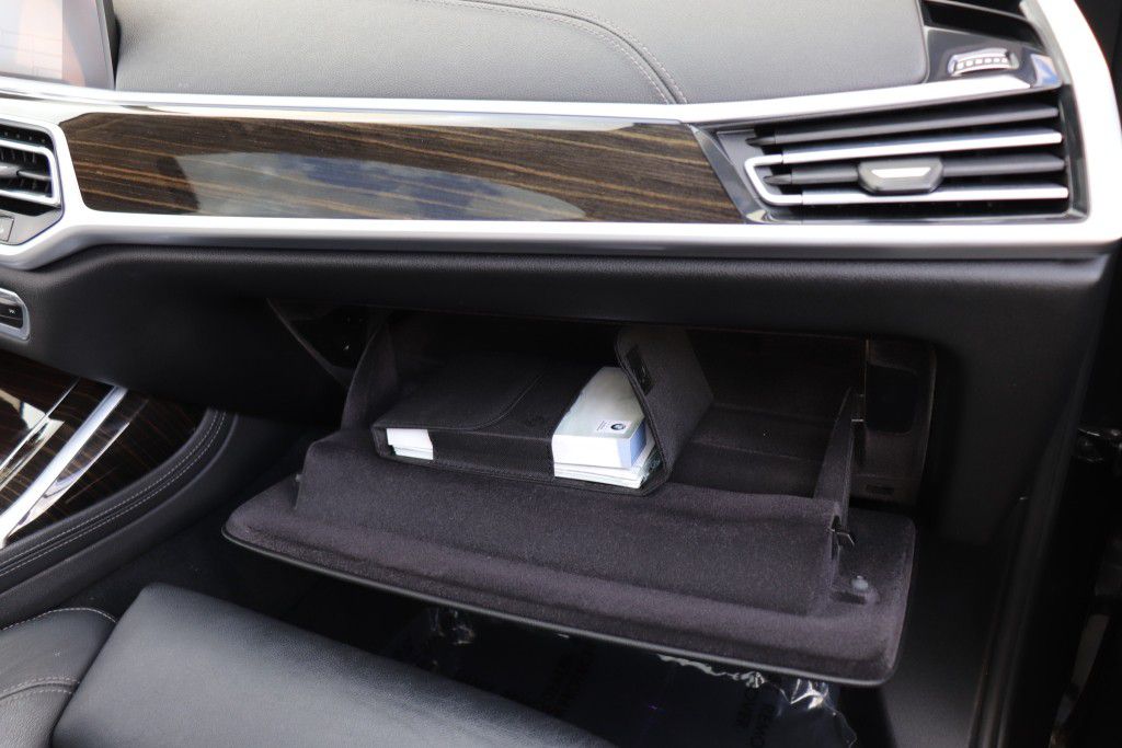 Photo 60 of this BMW X7 XDRIVE40I
