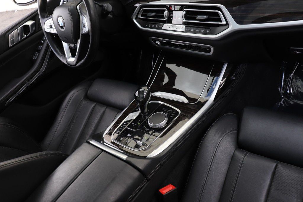Photo 63 of this BMW X7 XDRIVE40I