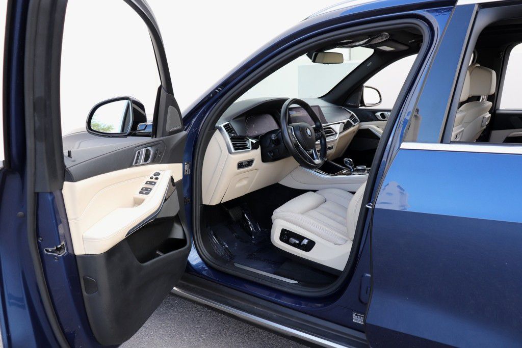 Photo 2 of this BMW X5 SDRIVE 40I