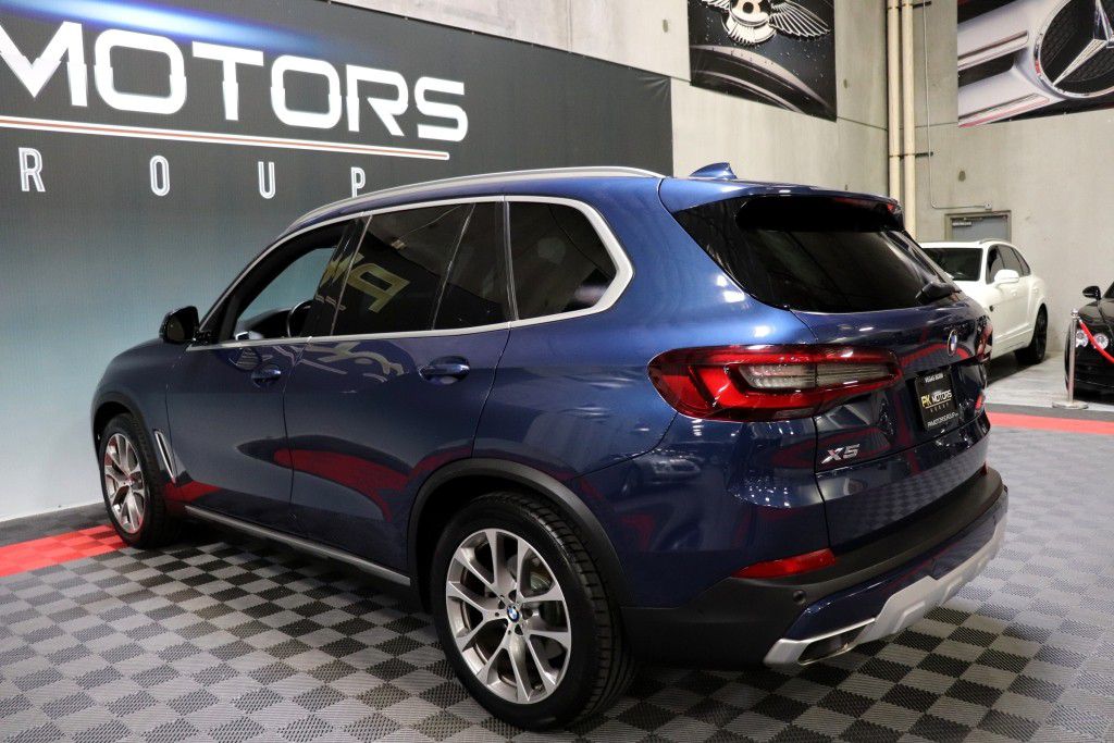 Photo 4 of this BMW X5 SDRIVE 40I