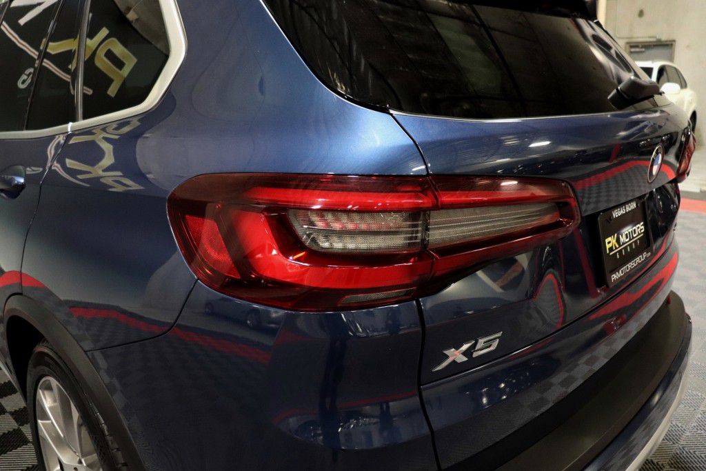 Photo 5 of this BMW X5 SDRIVE 40I
