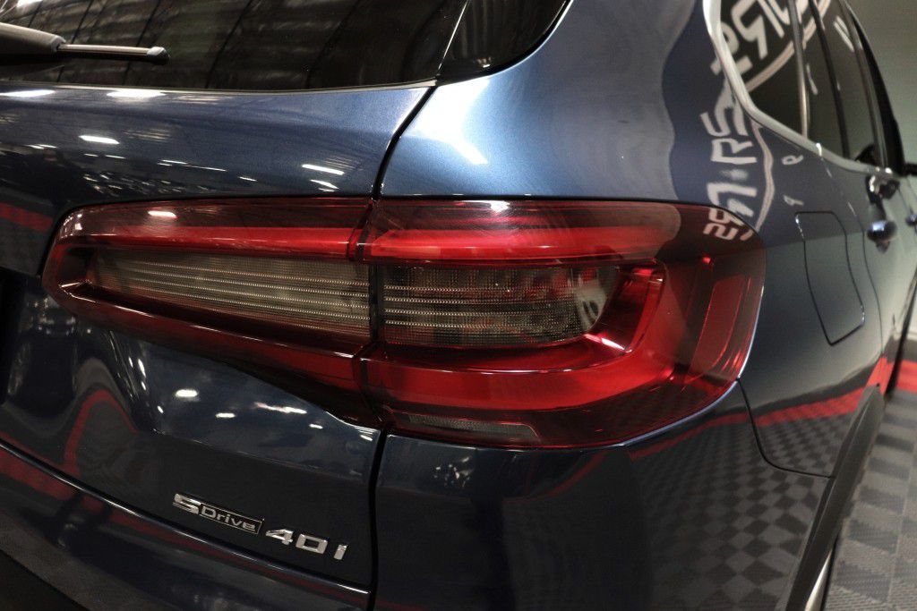 Photo 8 of this BMW X5 SDRIVE 40I