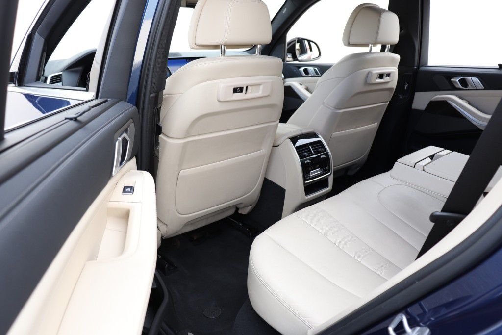 Photo 21 of this BMW X5 SDRIVE 40I