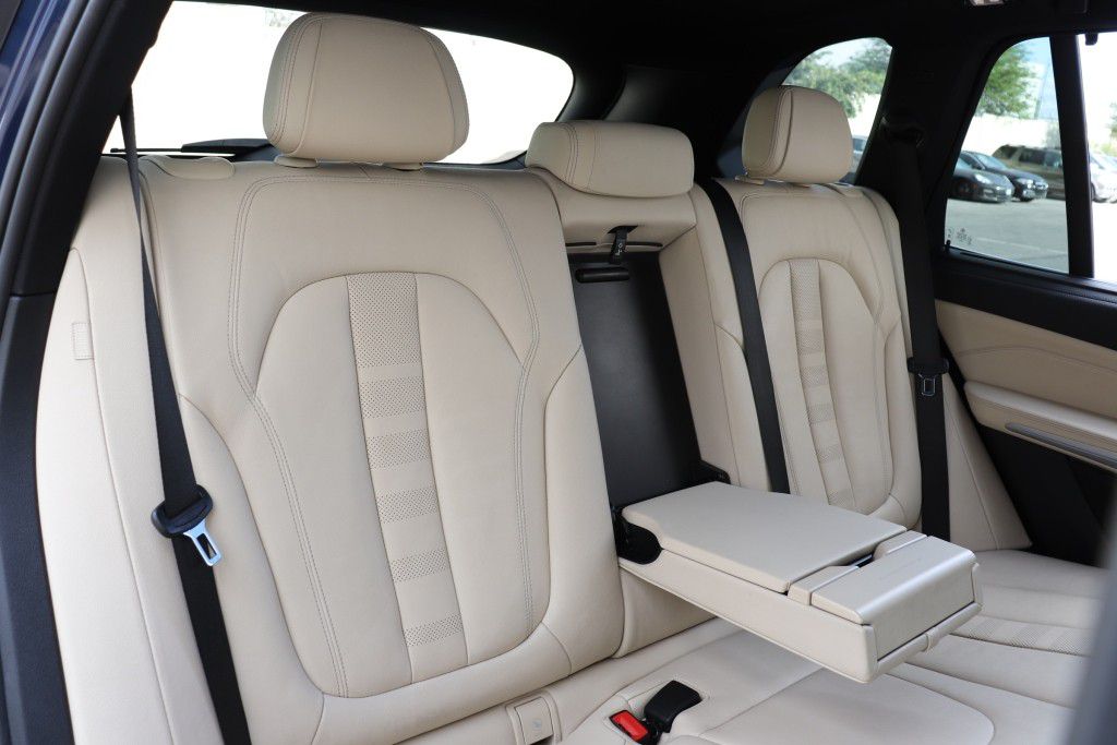Photo 32 of this BMW X5 SDRIVE 40I