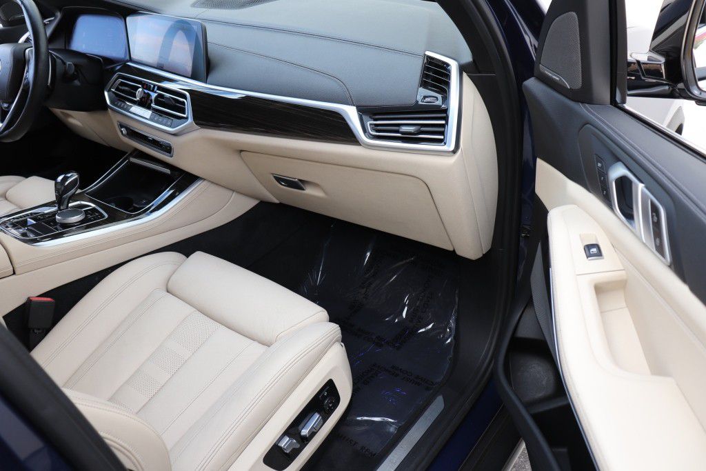 Photo 33 of this BMW X5 SDRIVE 40I