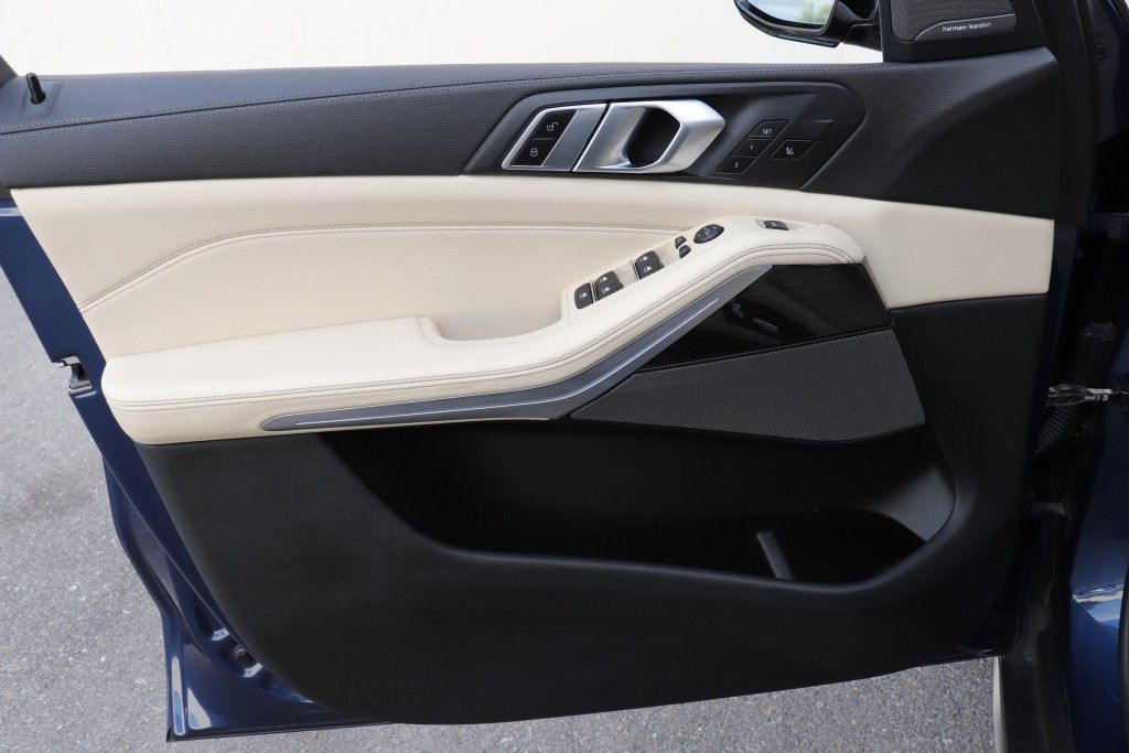 Photo 38 of this BMW X5 SDRIVE 40I