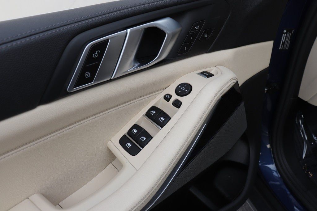 Photo 39 of this BMW X5 SDRIVE 40I