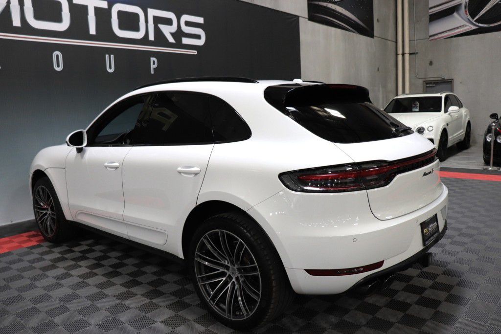 Photo 4 of this PORSCHE MACAN S