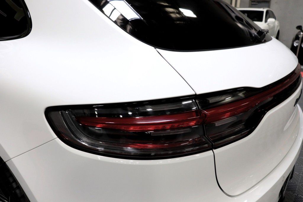 Photo 5 of this PORSCHE MACAN S