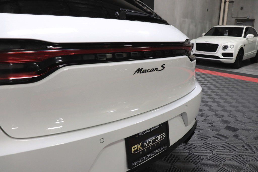 Photo 6 of this PORSCHE MACAN S