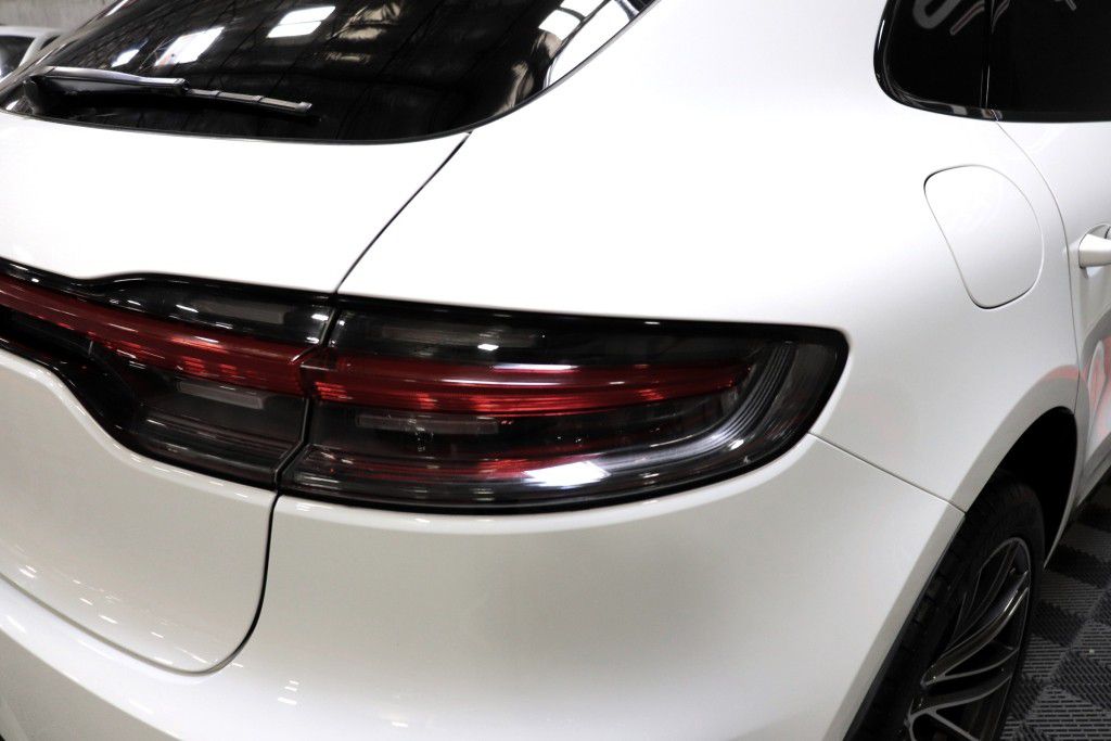 Photo 8 of this PORSCHE MACAN S