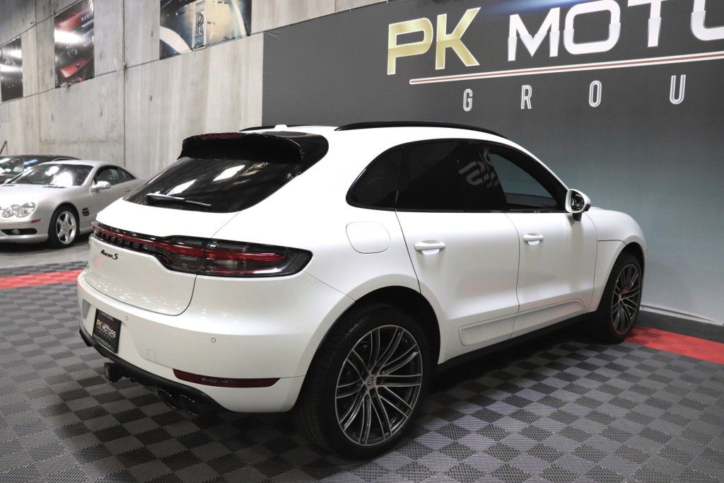 Photo 9 of this PORSCHE MACAN S
