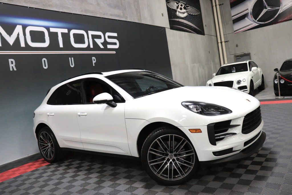 Photo 11 of this PORSCHE MACAN S
