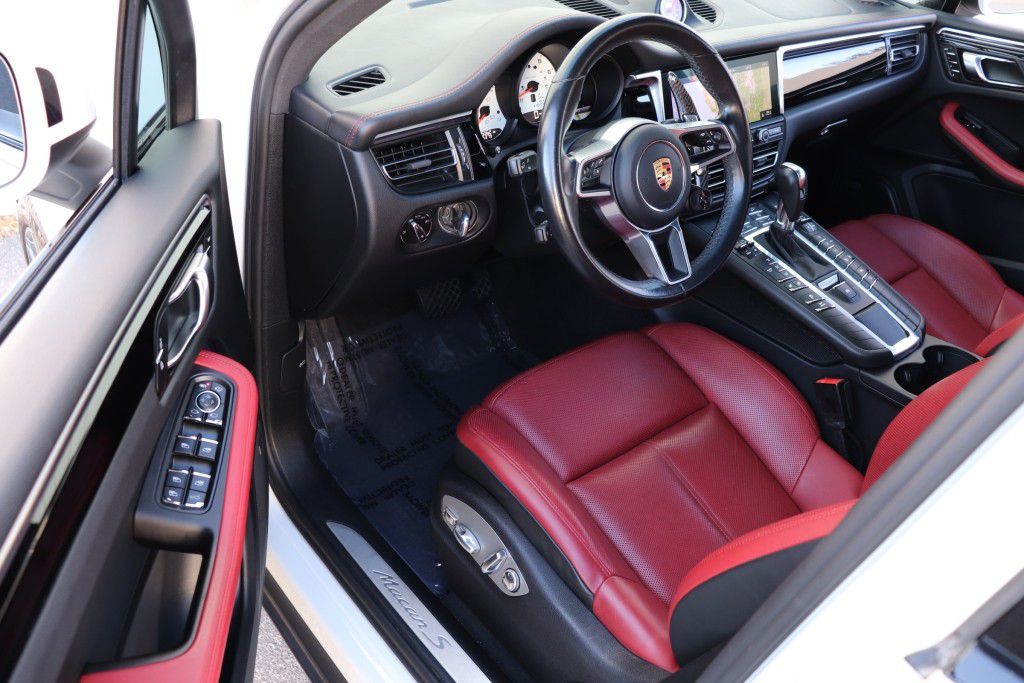Photo 15 of this PORSCHE MACAN S