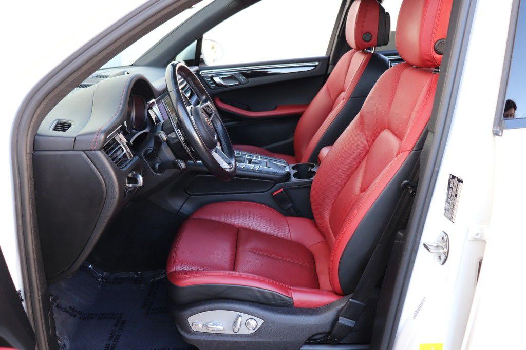 Photo 17 of this PORSCHE MACAN S