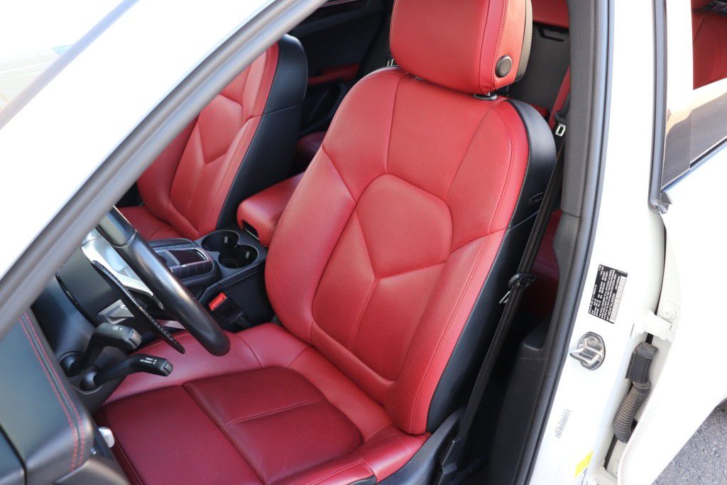 Photo 18 of this PORSCHE MACAN S