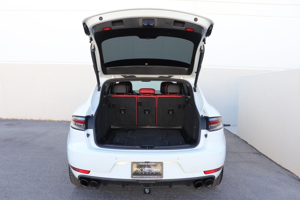 Photo 22 of this PORSCHE MACAN S