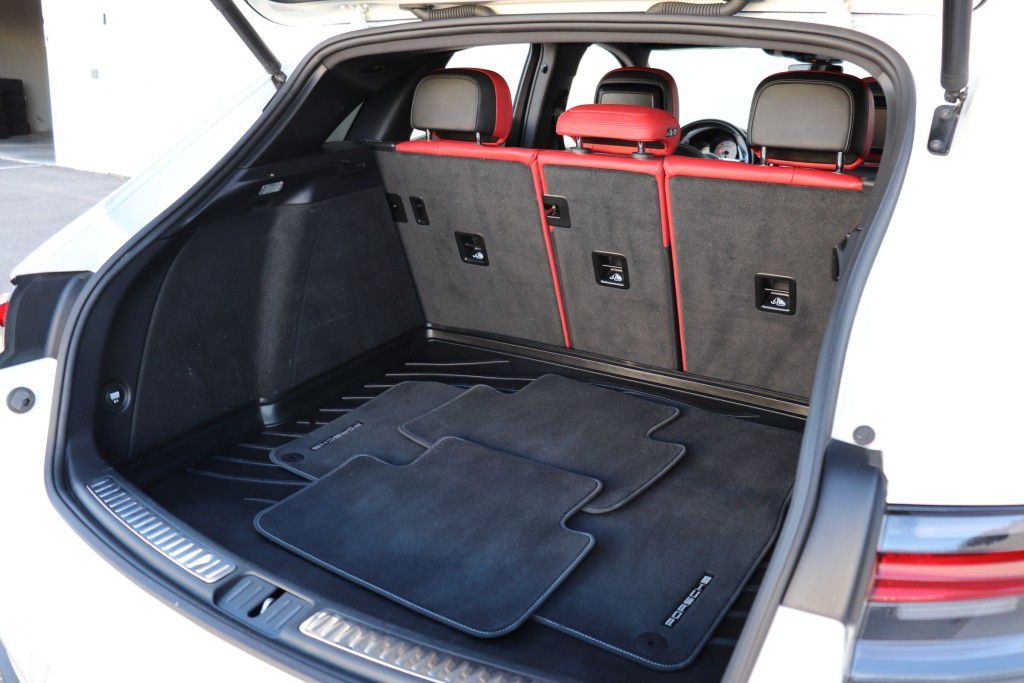 Photo 25 of this PORSCHE MACAN S