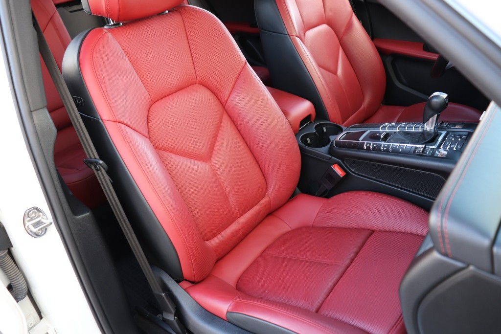 Photo 33 of this PORSCHE MACAN S