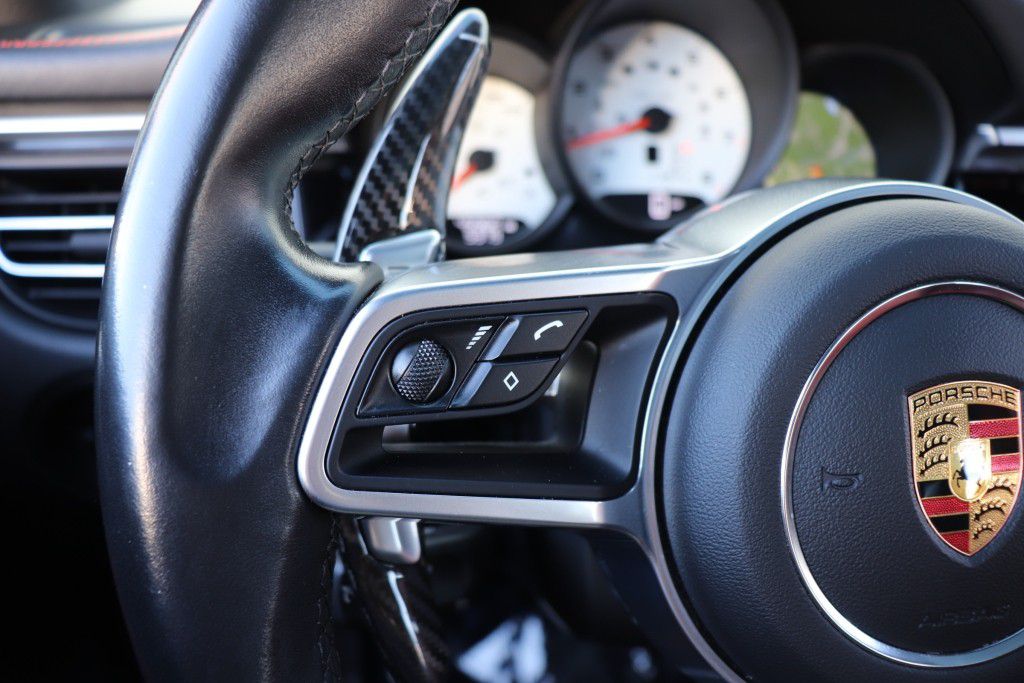 Photo 40 of this PORSCHE MACAN S