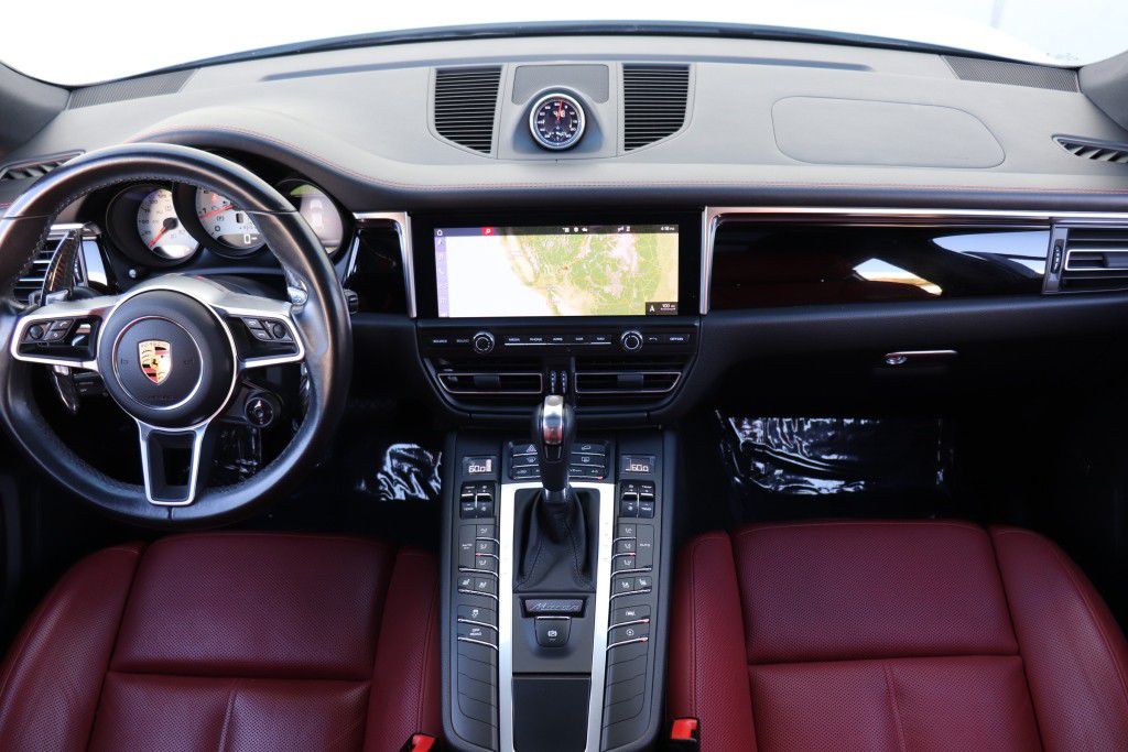 Photo 46 of this PORSCHE MACAN S