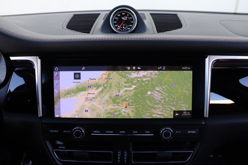 Photo 48 of this PORSCHE MACAN S