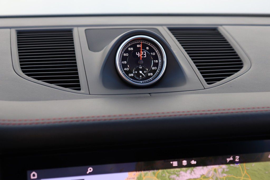 Photo 50 of this PORSCHE MACAN S