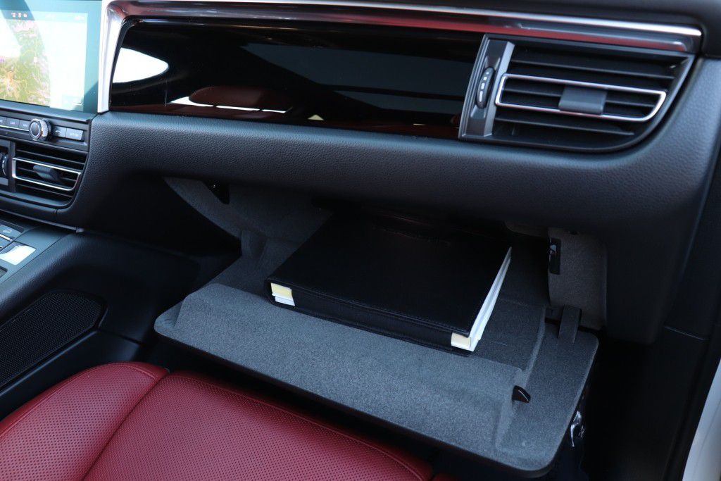 Photo 53 of this PORSCHE MACAN S