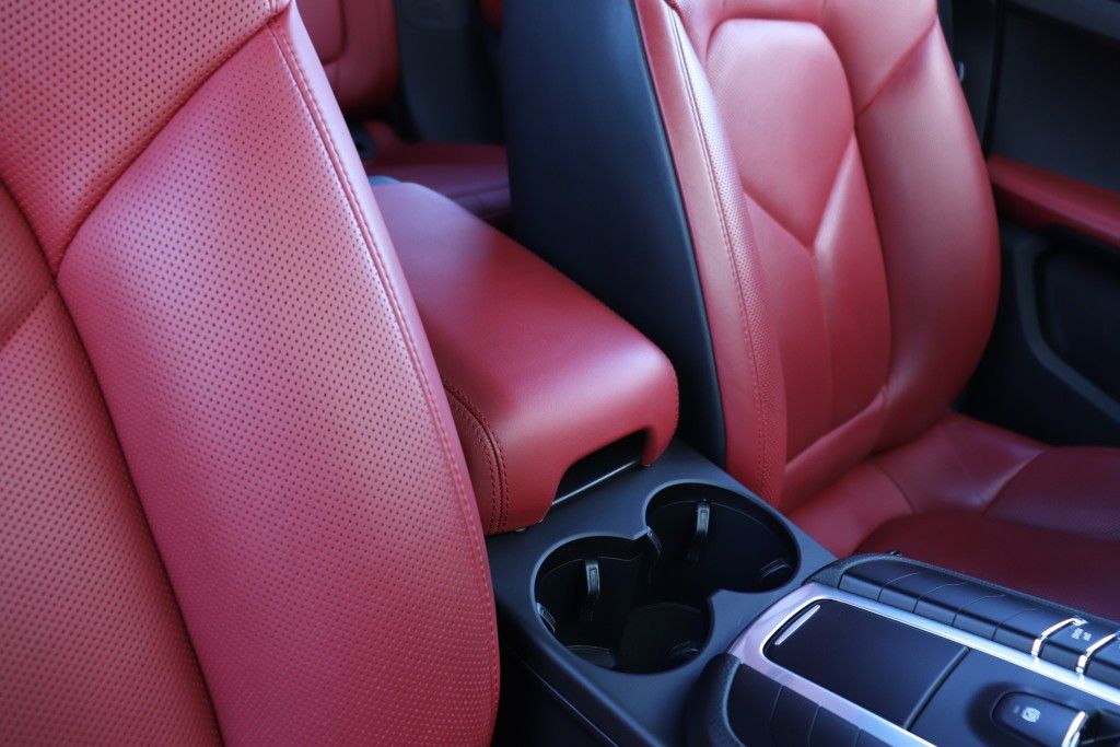 Photo 54 of this PORSCHE MACAN S