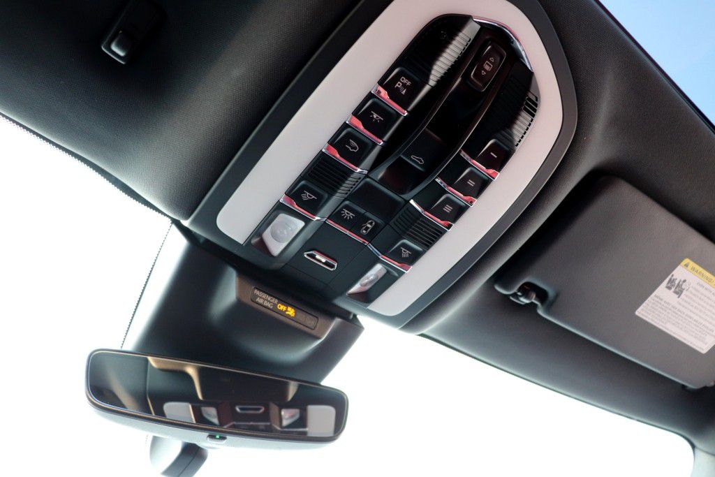 Photo 61 of this PORSCHE MACAN S