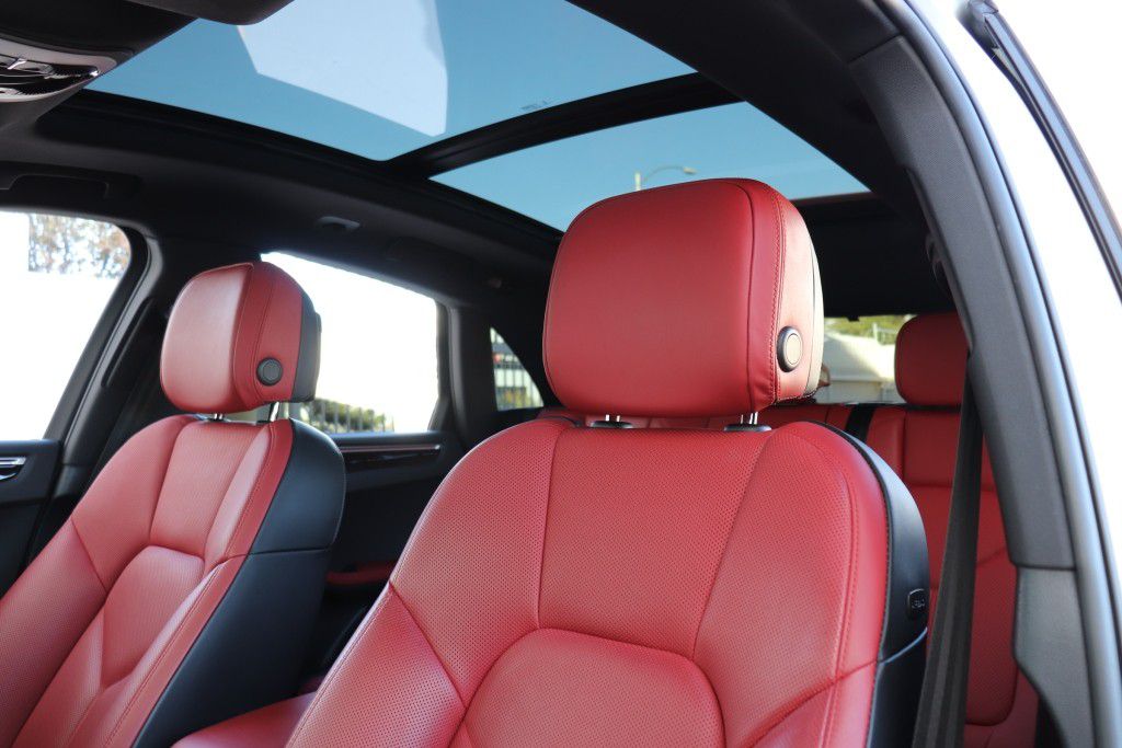 Photo 64 of this PORSCHE MACAN S