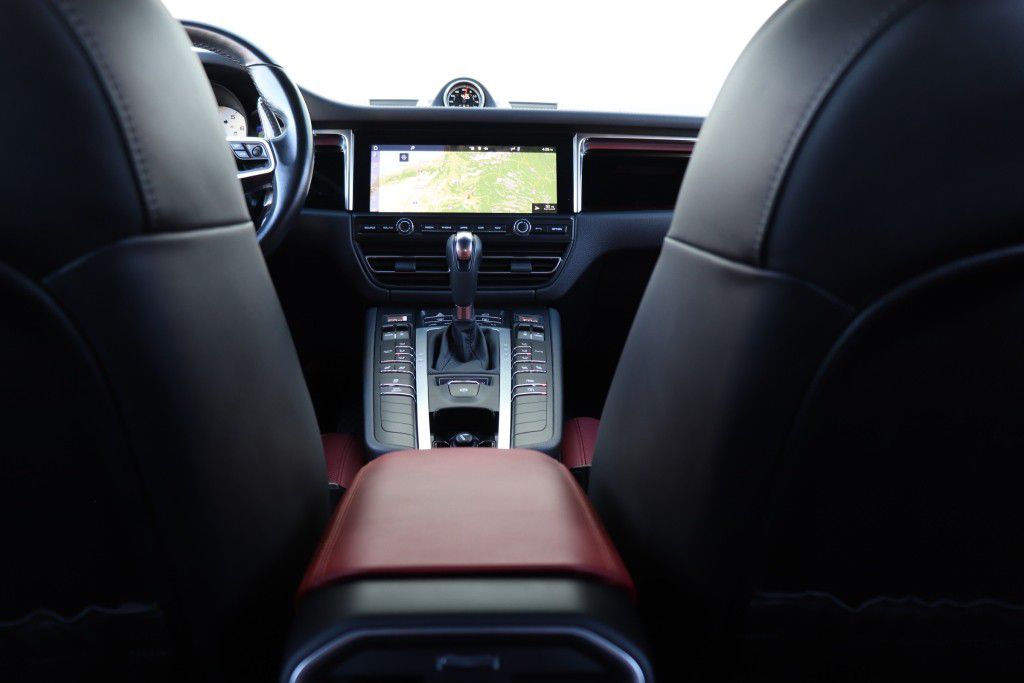 Photo 69 of this PORSCHE MACAN S