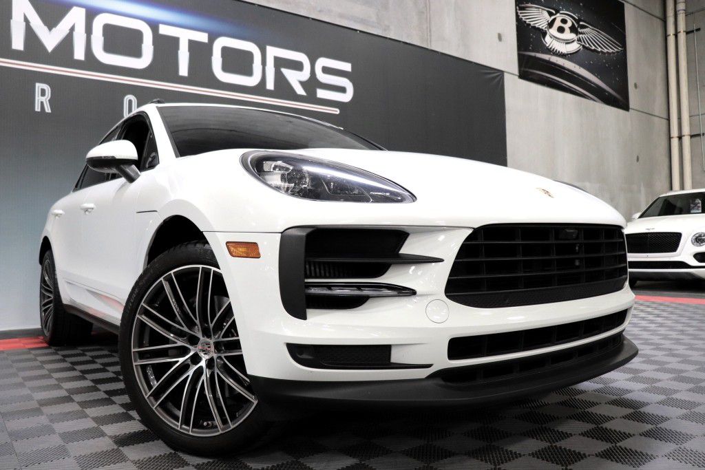Photo 70 of this PORSCHE MACAN S