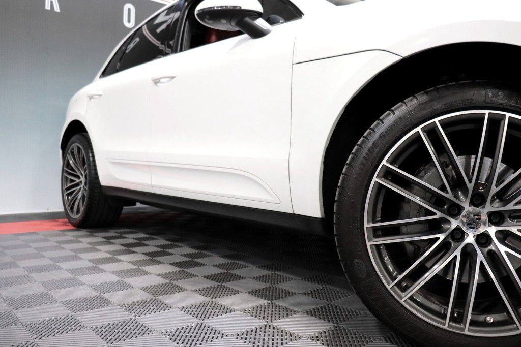 Photo 72 of this PORSCHE MACAN S