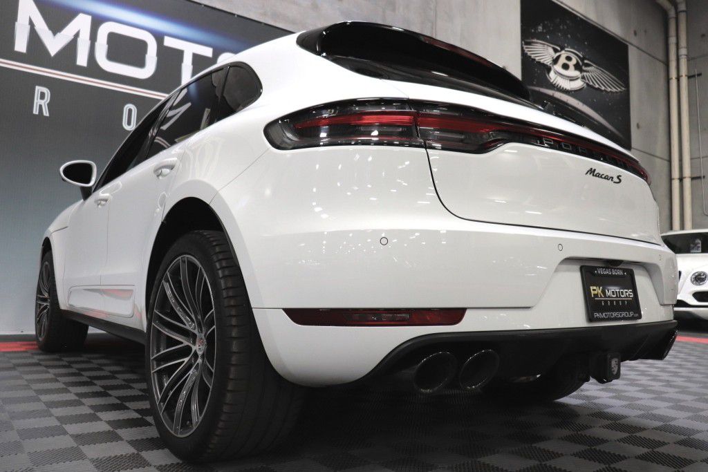 Photo 76 of this PORSCHE MACAN S