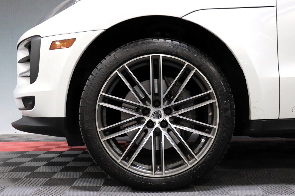 Photo 78 of this PORSCHE MACAN S