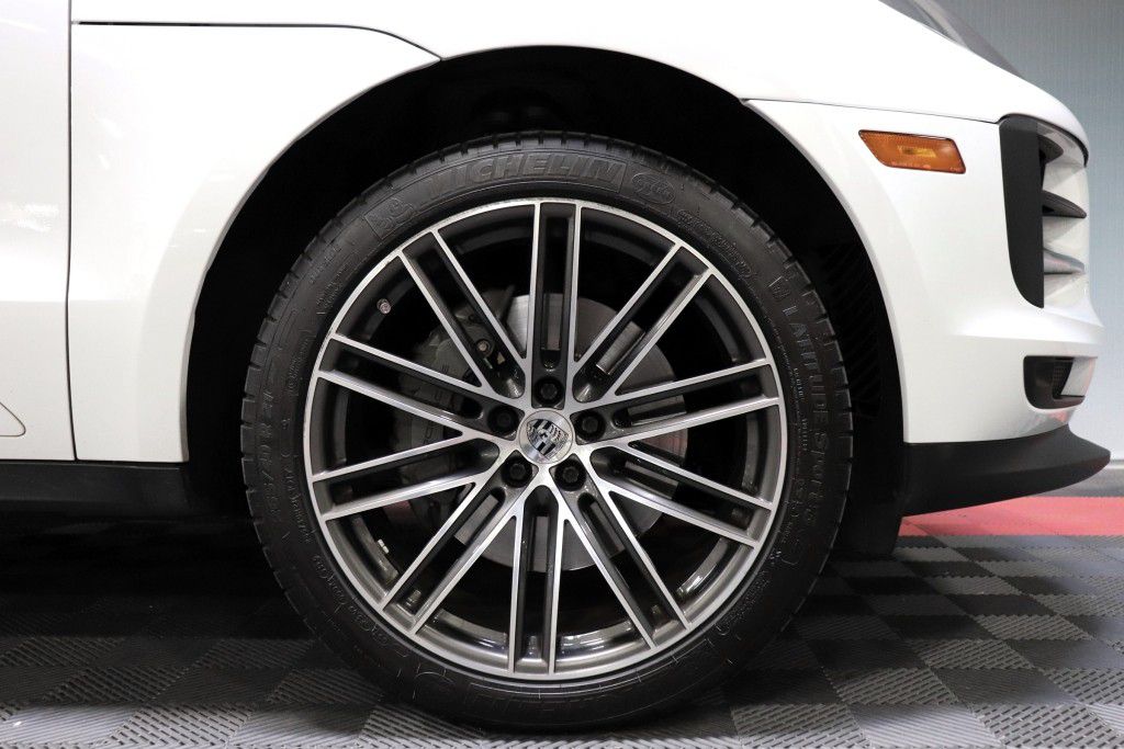 Photo 81 of this PORSCHE MACAN S