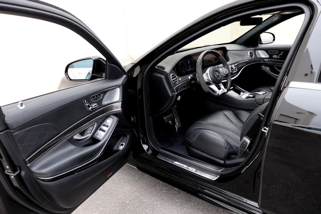 Photo 2 of this MERCEDES-BENZ S63 AMG 4MATIC