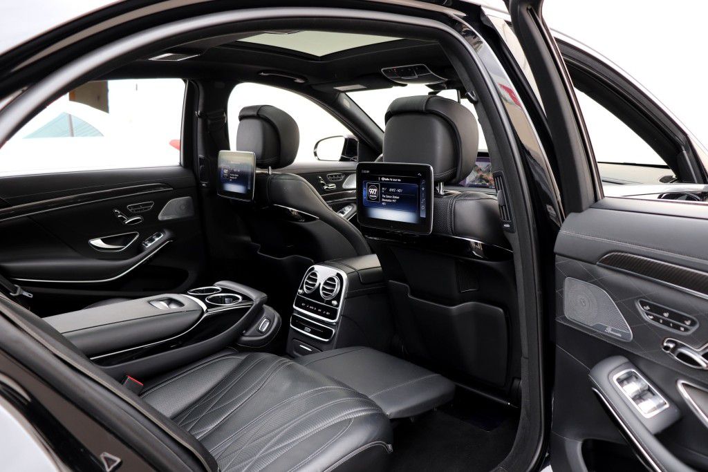 Photo 3 of this MERCEDES-BENZ S63 AMG 4MATIC